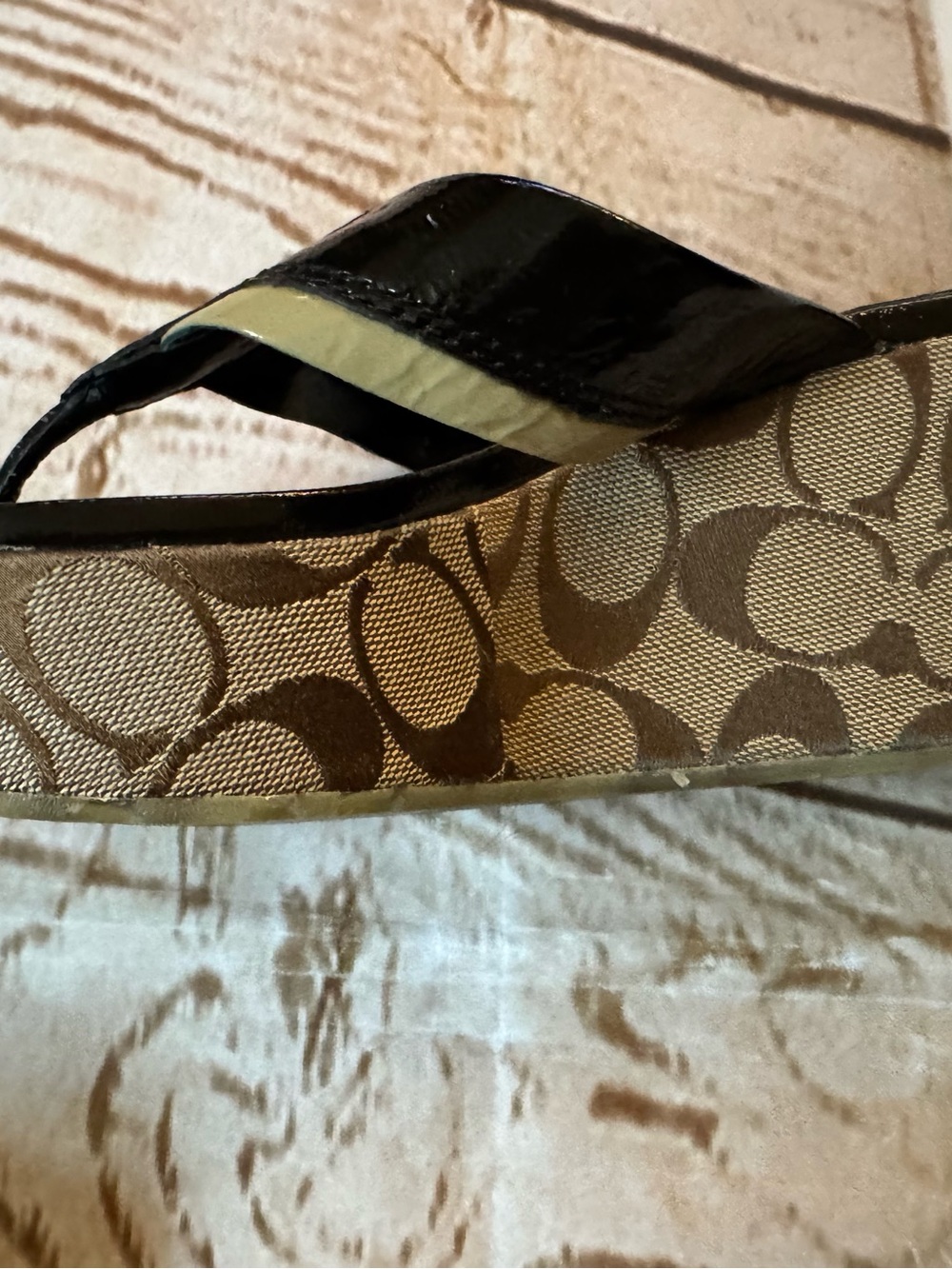 VGUC size 6 Coach Brown Patent Leather and Cream Logo Platform Thong Sandals - Picture 7 of 10